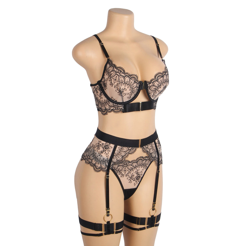 Conjunto de Lingerie Preto em Renda com Ligas - Tamanho M