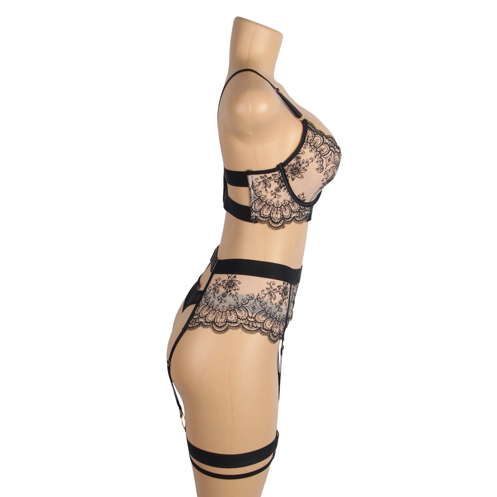 Conjunto de Lingerie Preto em Renda com Ligas - Tamanho L